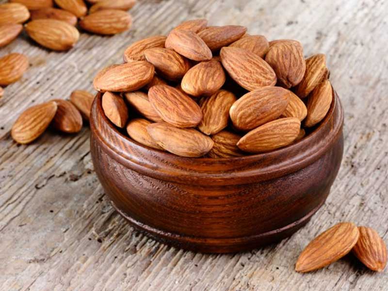 بادام منبع غنی از فولات است