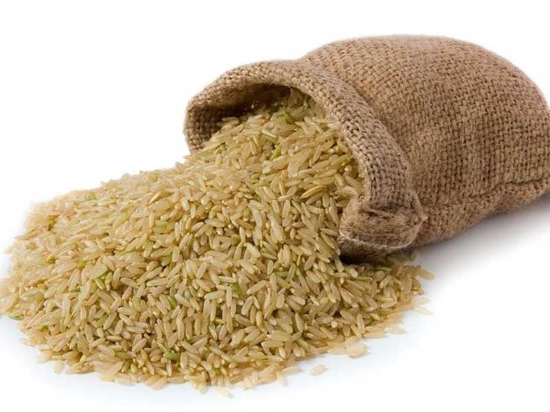 برنج قهوهای سرشار از مواد معدنی و ویتامینهای گروه B میباشد.
